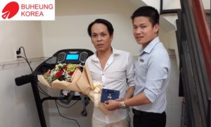 Chúc mừng anh Thuận (Quận 7 - TP.HCM) nhận 1 chỉ vàng khi mua máy chạy bộ AT-90