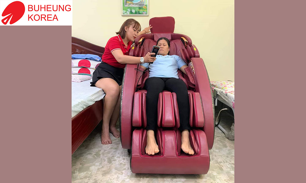Loading 100% ghế massage MK-9200 tại nhà Cô Mai 3