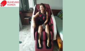 Mua ghế massage MK-9000, chị Thúy nhận ngay phần quà hấp dẫn