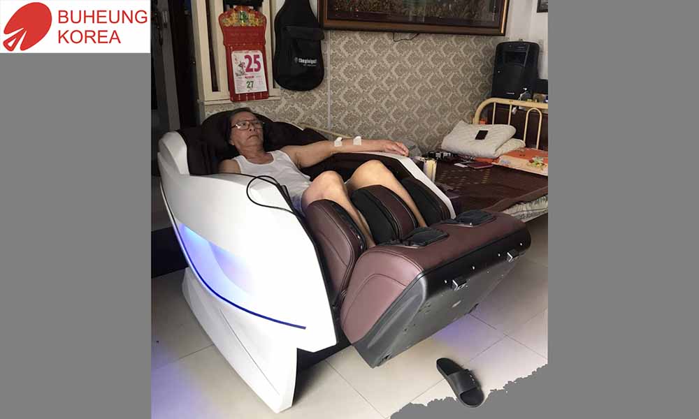 Chú Thành mua ghế massage MK-9100 -Nhận ngay 2 chỉ vàng 9999 1
