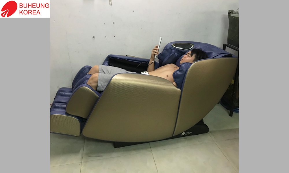 Cô Nên trải nghiệm ghế massage