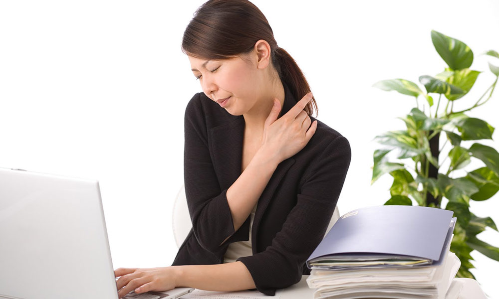 dân văn phòng thường xuyên đau xương khớp