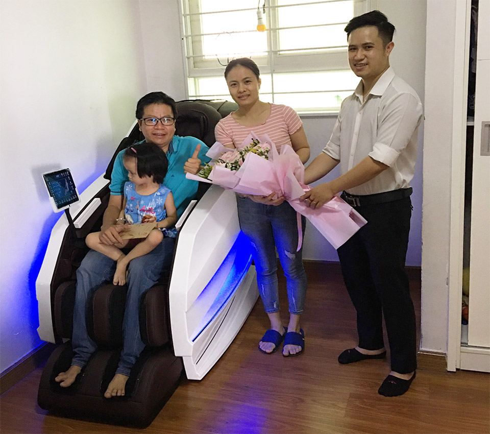 khách hàng mua ghế