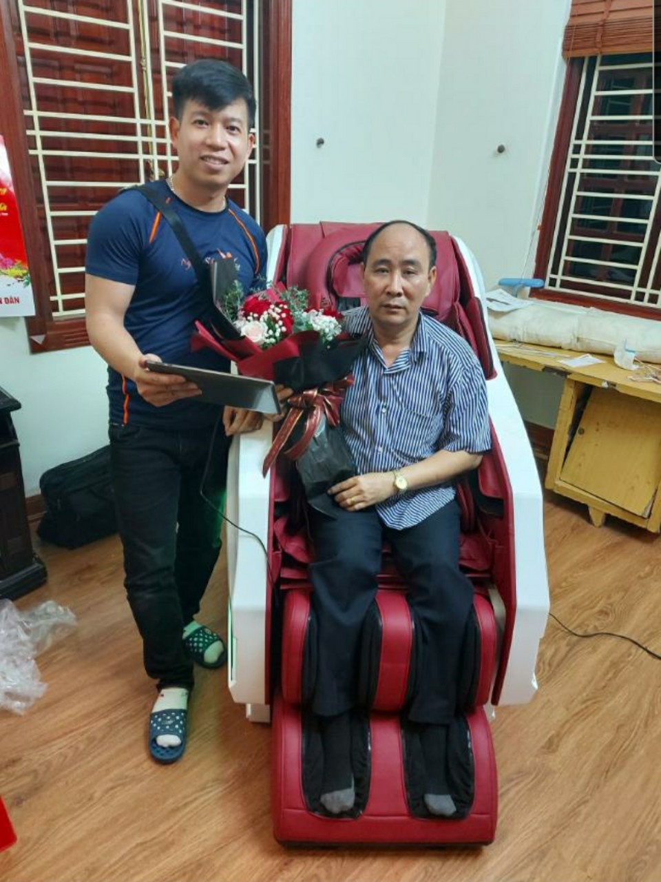 Anh Hiếu, Hà Nam: "Tôi mua 2 cái, tôi một cái, bả một cái, khỏi phải giành nhau" *cười* 2