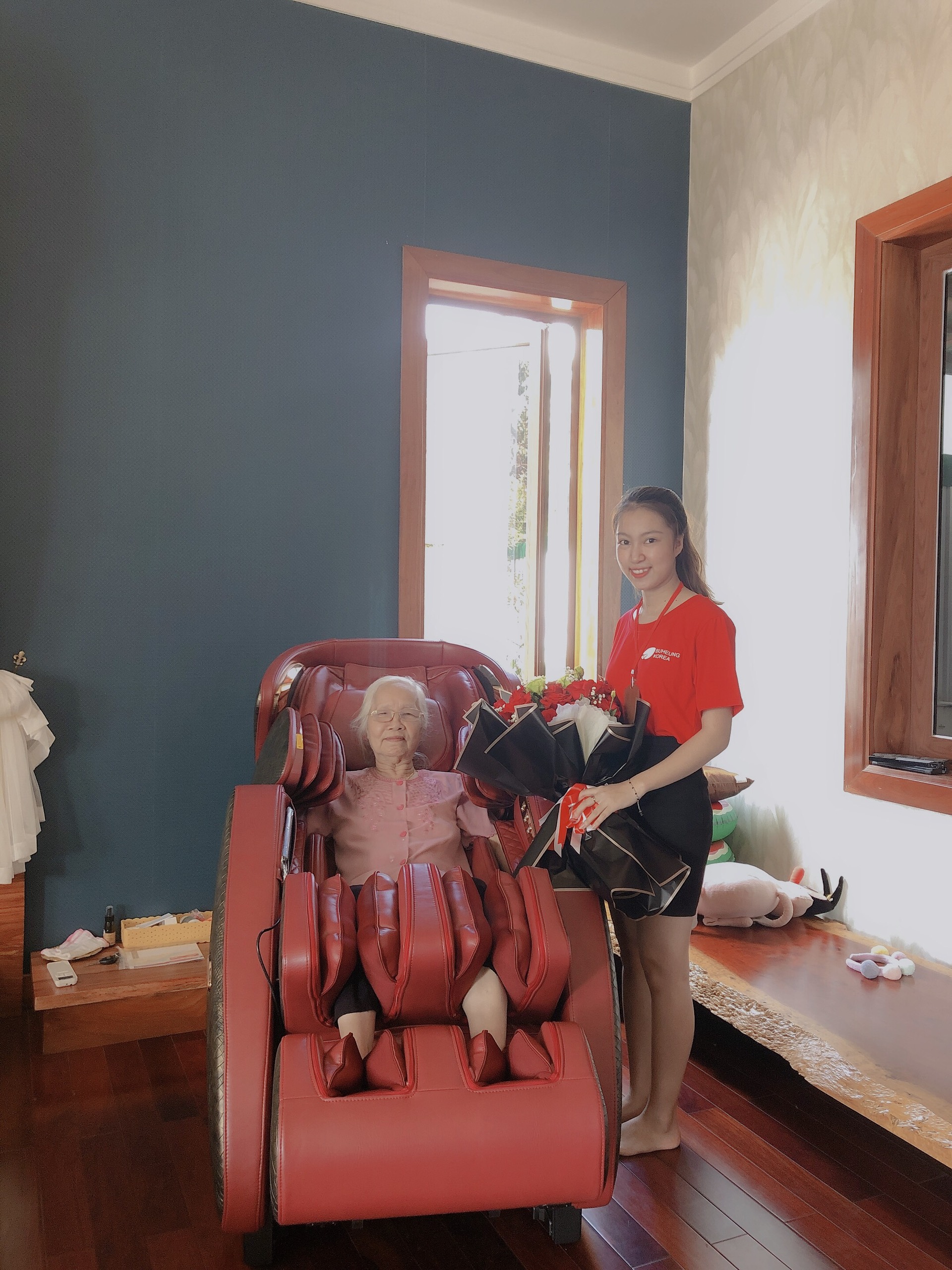 Tặng mẹ một cái ghế massage: "Tôi thấy rất an tâm" 1