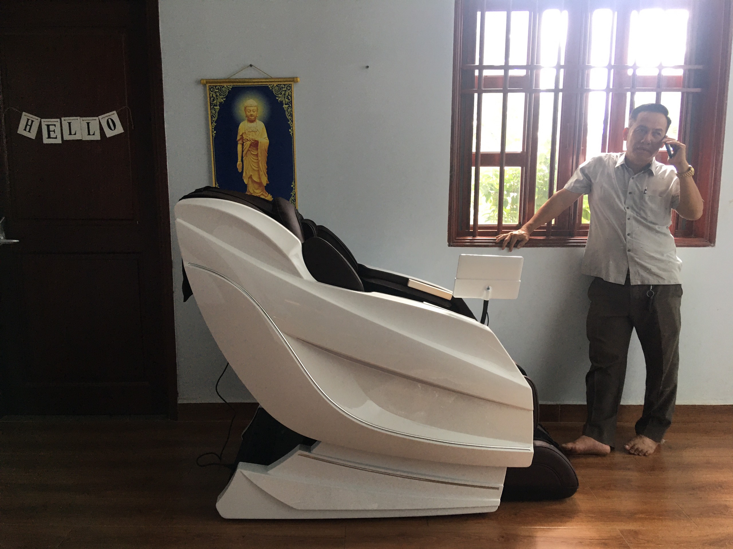 Mua ghế massage tặng vợ: "Vợ khỏe mạnh thì tôi mới an tâm" 1