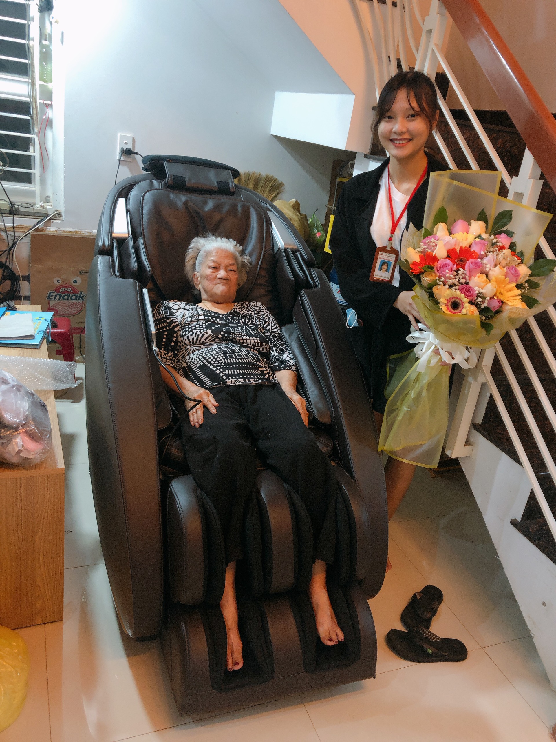 Chị Như Phương: "Nhìn thấy mẹ ngồi trên ghế massage, được chăm sóc sức khỏe tốt, tôi an lòng lắm" 1