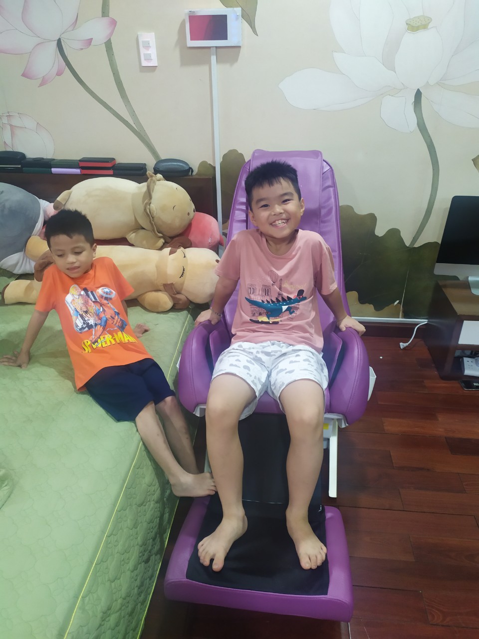 "Mua ghế massage mà nhìn mấy đứa vui chưa kìa, nè không phải đồ chơi nha con" _ Chị Trâm - Cần Giờ 1