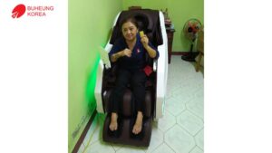 "Mua ghế massage giữ sức khỏe, được tặng vàng vững tương lai" _ Chị Hoa - Quận 1 3