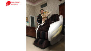 "Tôi tin rằng ghế massage thật sự là món quà sức khỏe cho cả gia đình tôi"_ chị Trang, Quận 7 19