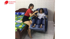 "Con lăn di chuyển được nhiều là một ưu điểm của mẫu ghế này"_ chị Hằng, Quận 5 13