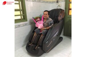 "Chiếc ghế massahe này kéo dãn rất đã, tôi thích nhất bài massage Thái"_ chú Nhân, Bà Rịa 19