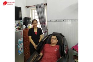 "Massage sâu tận gáy và kéo dãn tuyệt vời là lý do tôi chọn LUX-9800"_ anh Thanh, Đồng Nai 17