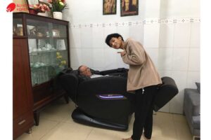 "Chăm sóc sức khỏe tuổi già bằng ghế massage là một lựa chọn đúng đắn"_ chú Tân, Quận 12 15