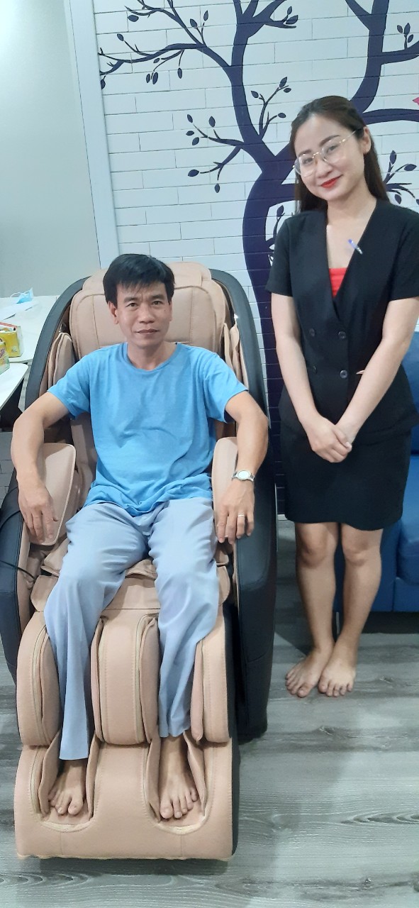"Ghế massage, món quà sức khỏe cho cả gia đình tôi"_ anh Nhân, Cần Thơ 1