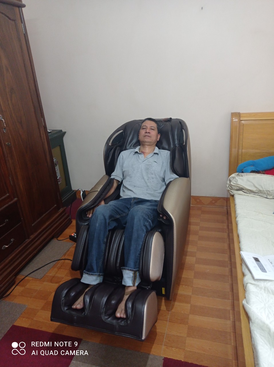 "Ghế massage giúp tôi giải quyết được rất nhiều các cơn đau nhức cơ thể"_ anh Cao, Hà Nội 1