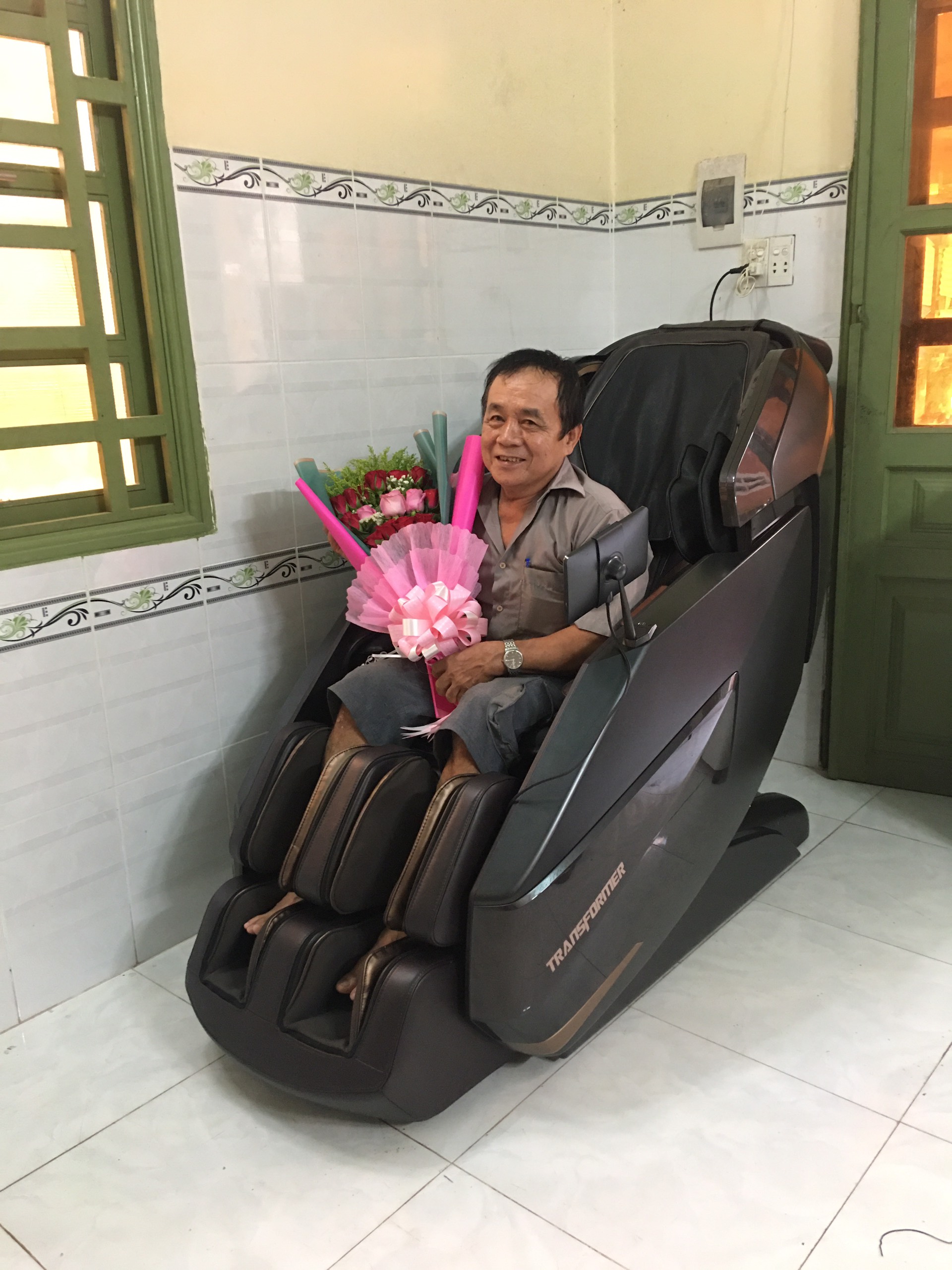 "Chiếc ghế massahe này kéo dãn rất đã, tôi thích nhất bài massage Thái"_ chú Nhân, Bà Rịa 1