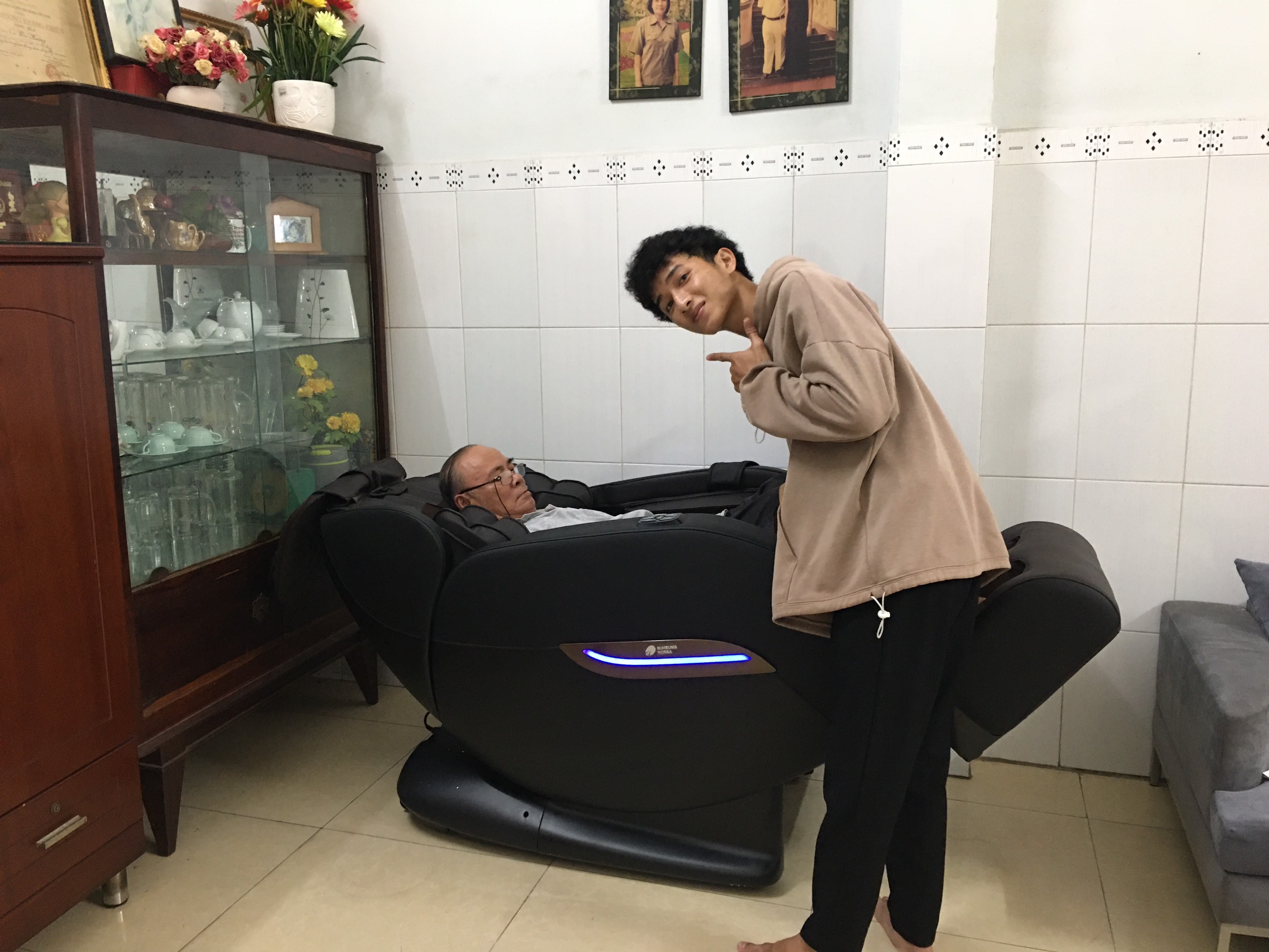 "Chăm sóc sức khỏe tuổi già bằng ghế massage là một lựa chọn đúng đắn"_ chú Tân, Quận 12 1