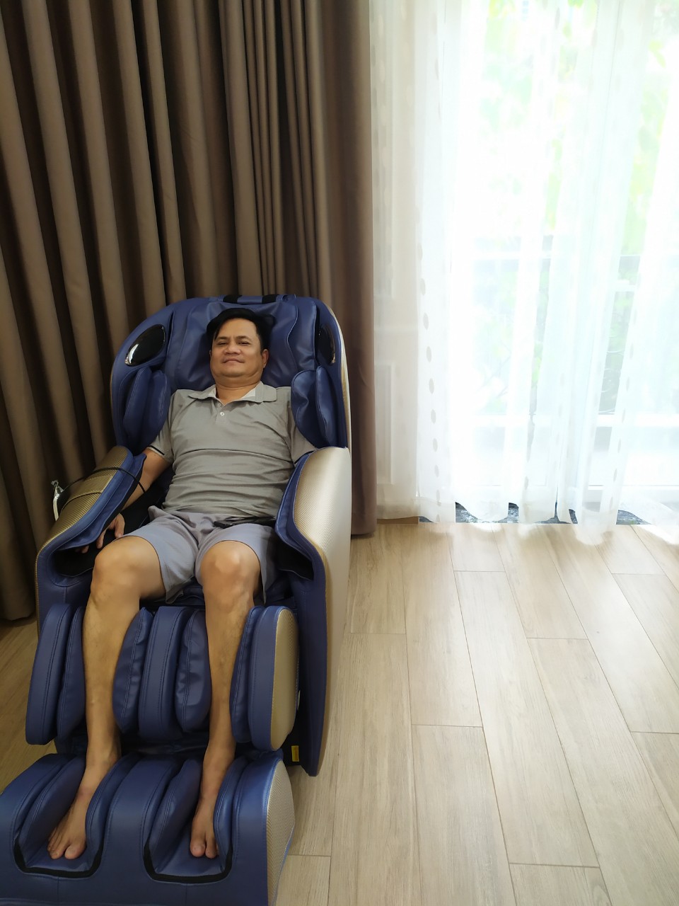 "Đối với tôi, ghế massage như một người bạn hiền"_ anh Nhân, Trà Vinh 1