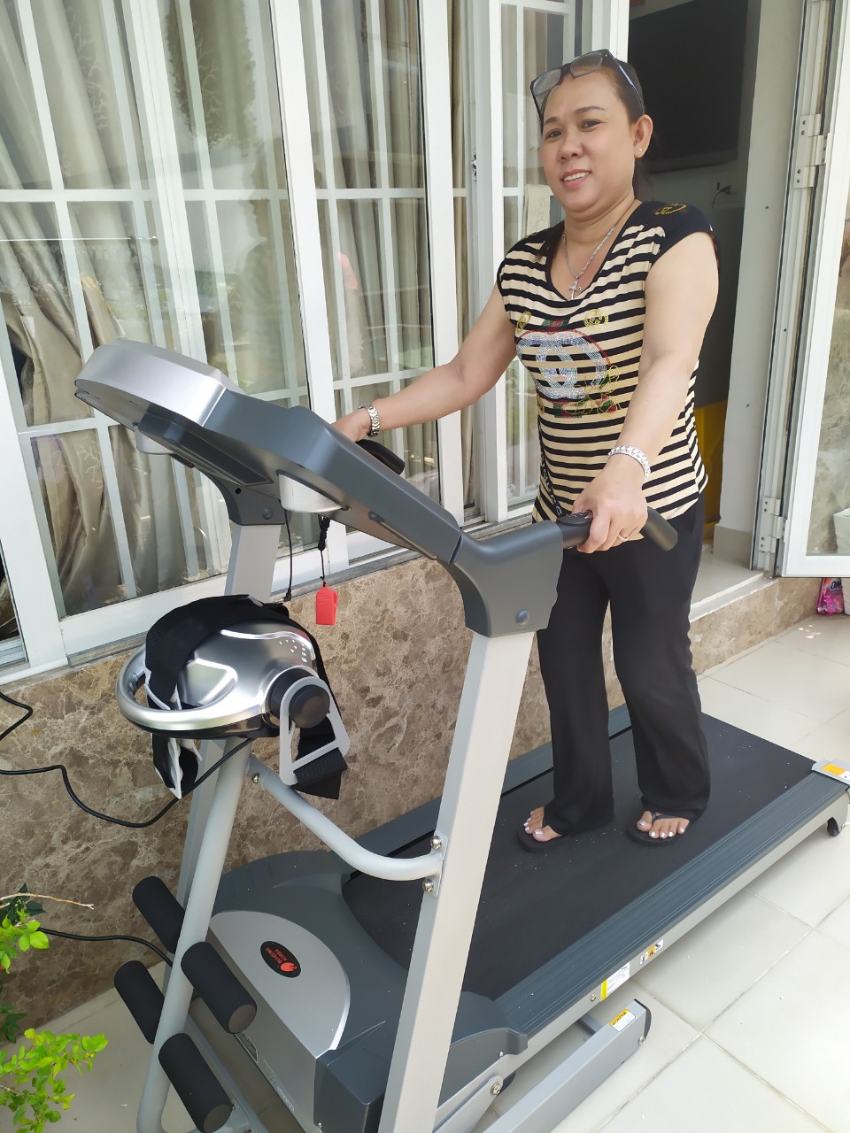 "Chạy bộ kết hợp với massage bụng, hiệu quả bất ngờ thật"_ chị Trang, Quận 7 1