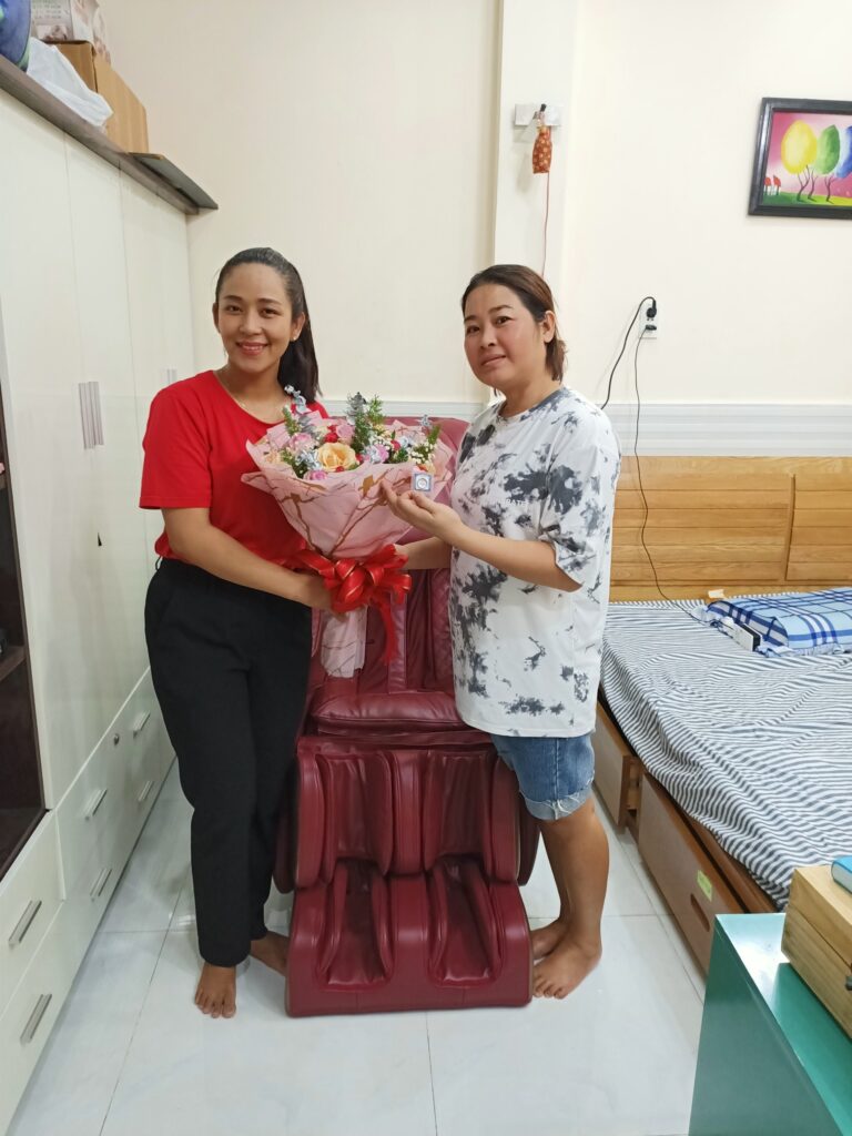 "Để ghế massage trong phòng ngủ là có chủ đích hết đó"_ chị Bình, Hà Giang 1