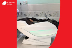 "Ghế này có massage đầu được nên tôi rất thích, bớt đau đầu và dễ ngủ hơn rất nhiều sau khi sử dụng"_ chị Uyên, Quận 9 21