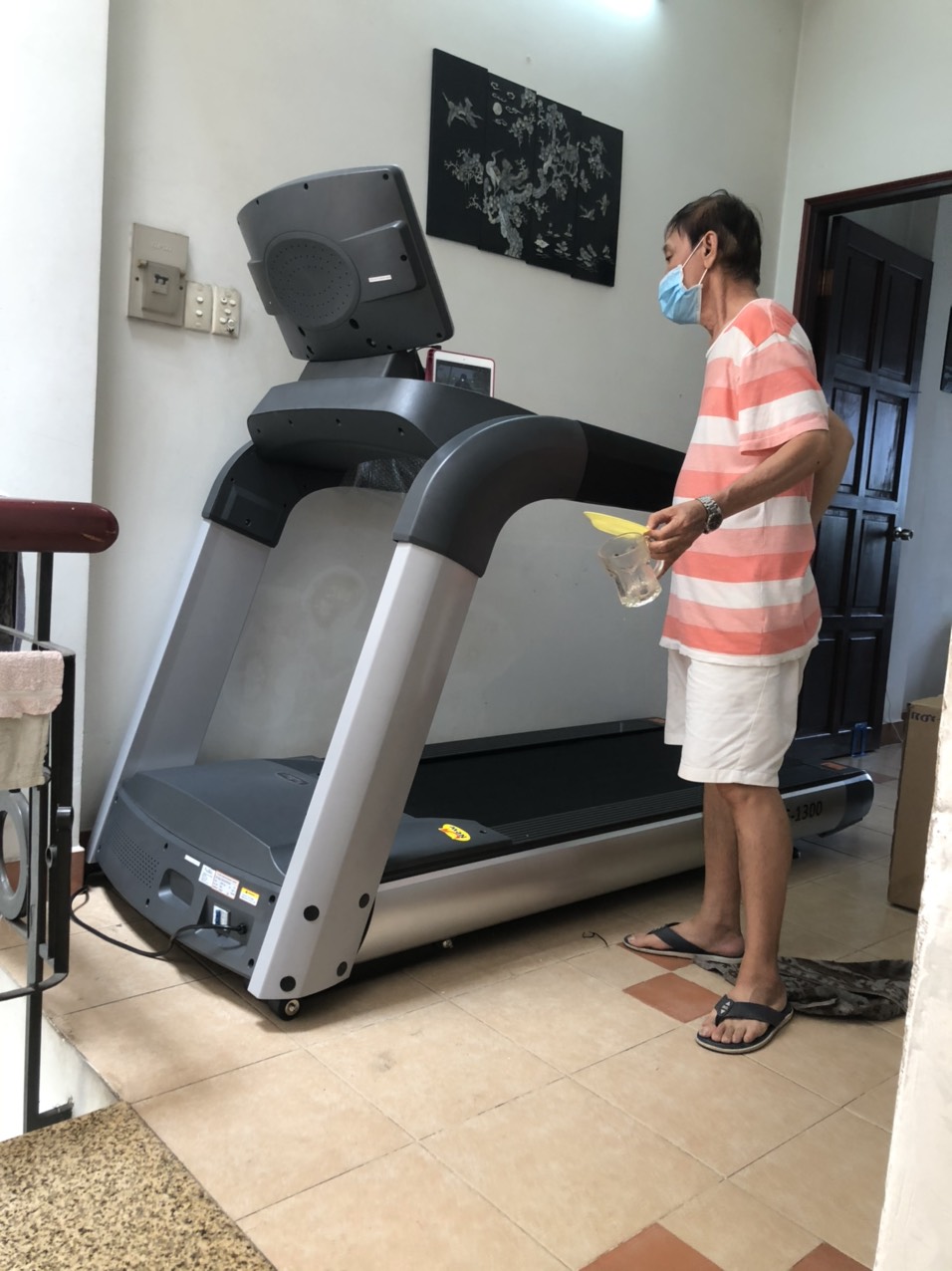 "Máy chạy phải loại này mới chạy đã, vừa chạy vừa mở nhạc youtube nữa mới hay"_ chú Tâm, Quận 7 1