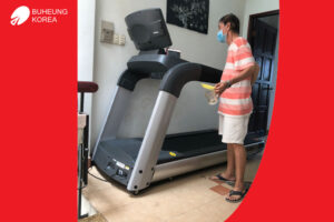 "Máy chạy phải loại này mới chạy đã, vừa chạy vừa mở nhạc youtube nữa mới hay"_ chú Tâm, Quận 7 3