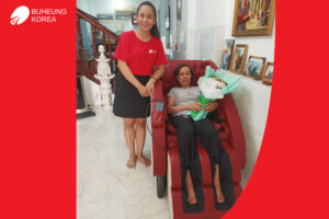 "Mua ghế massage, được tặng thêm hoa, lợi cả đôi đường"_ chị Hồng, Đồng Nai 5