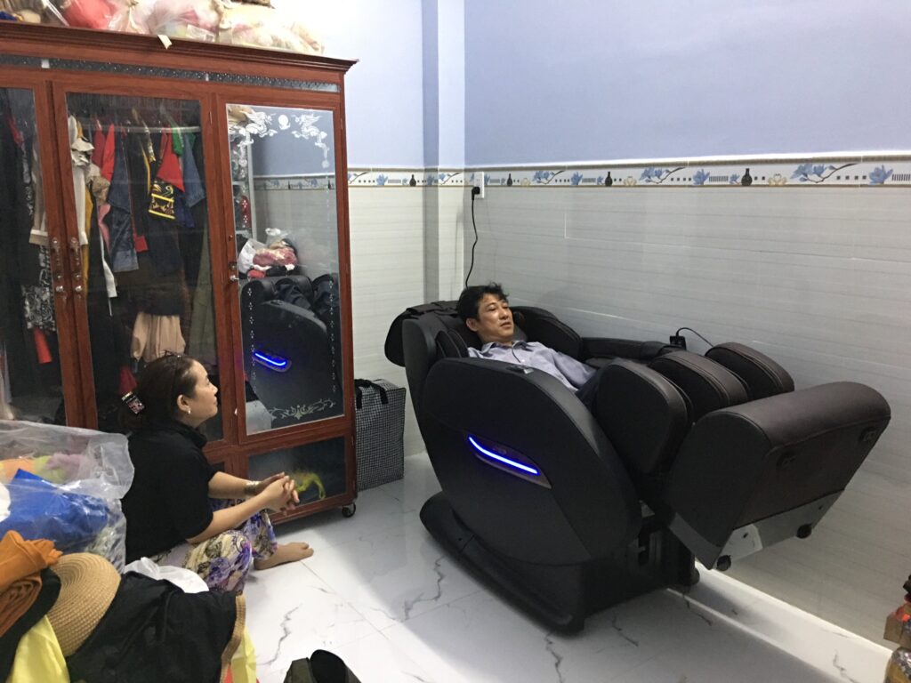"Ghế massage, mua một lần, khỏe một đời"_ chị Hân, Quận12 1