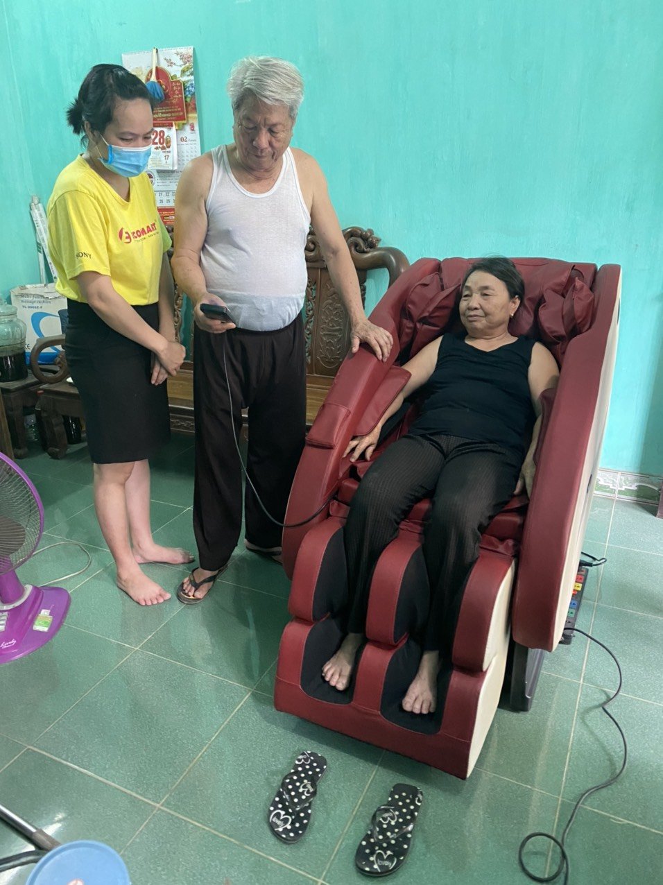 "Một món quà ý nghĩ cho đôi già này, cảm ơn các con"_ chú An, Hà Nội 1